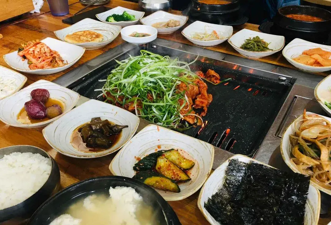 【慶州珍味】慶州嫩豆腐＋醬燒烤肉＋韓式小菜15道(四人一套)