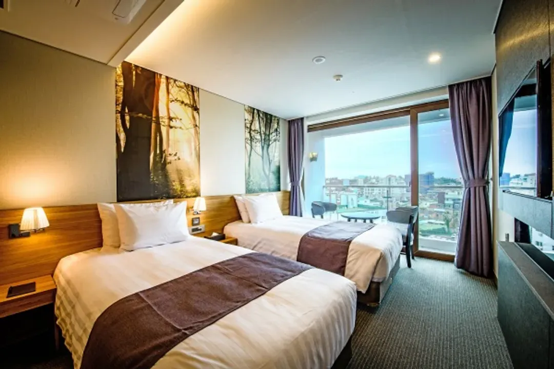 濟州優拓由布萊斯酒店(UTOP UBLESS HOTEL)-濱海飯店：GLOUCESTER HOTEL HAMDEOK(原UTOP UBLESS HOTEL改名)乙晚或同級