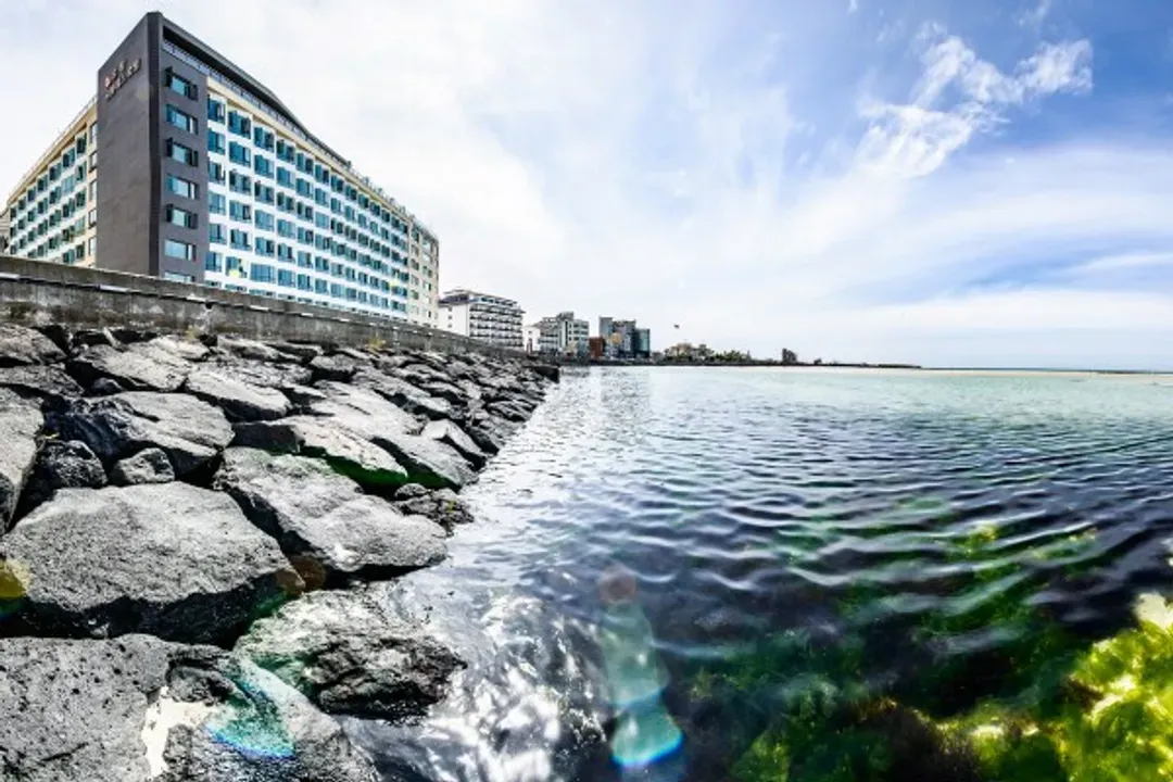 濟州優拓由布萊斯酒店(UTOP UBLESS HOTEL)-濱海飯店：GLOUCESTER HOTEL HAMDEOK(原UTOP UBLESS HOTEL改名)乙晚或同級