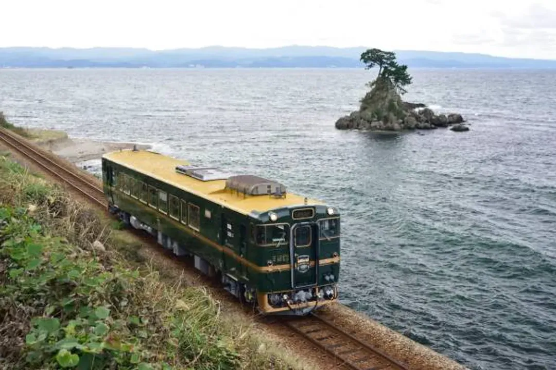 瑰麗山海號列車～秋夜雙點燈、那谷寺兼六園、合掌村牧歌里、兩晚溫泉酒店五日