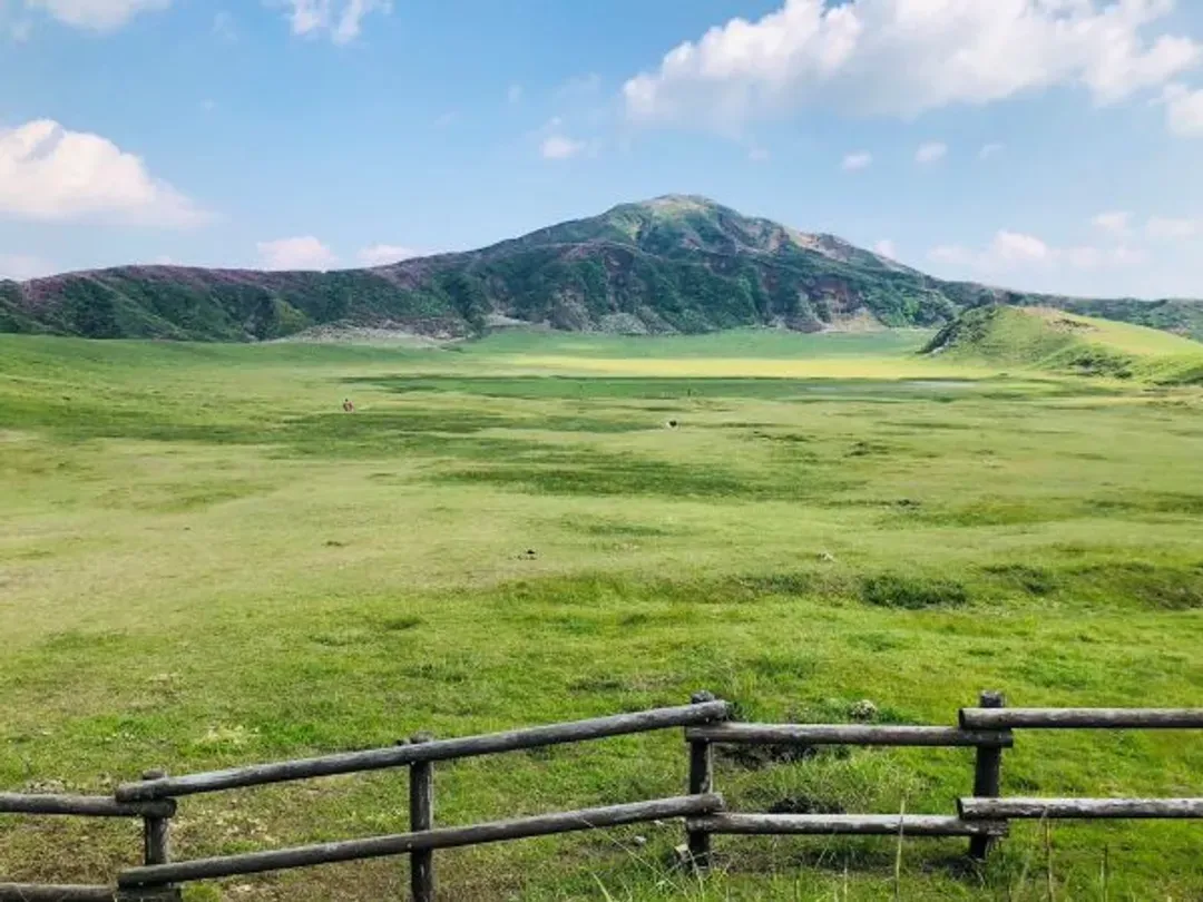 阿蘇草千里(遠眺阿蘇五岳)