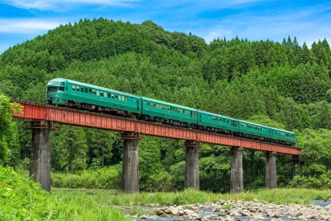 由布院之森列車(日田++由布院或由布院++日田；約1小時)