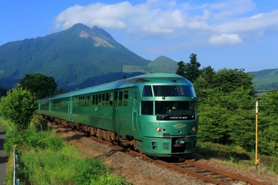由布院之森列車(日田++由布院或由布院++日田；約1小時)