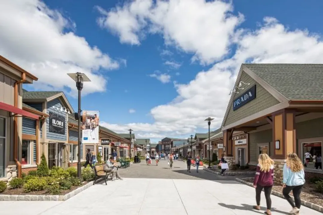 Woodbury Premium Outlets-OUTLET購物趣