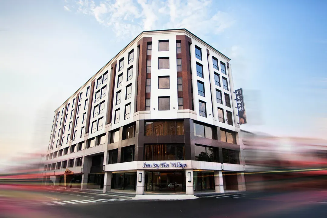 <accommodationFacility>inn by the village ( 台東南豐鐵花棧 )</accommodationFacility>