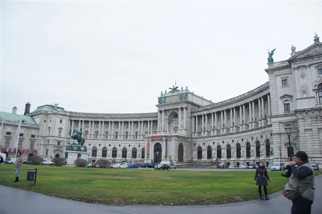 冬遊折2千|奧捷旅遊|哈修塔特真善美景點,薩爾茲堡,布拉格城堡,庫倫諾夫,伏爾塔瓦河遊船百匯,布拉格連泊10日-6