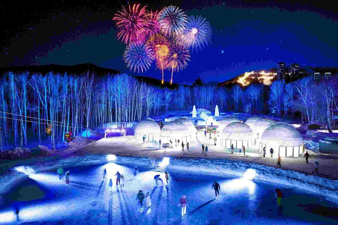 写真提供：Hoshino Resorts TOMAMU/禁止轉載-星野渡假村～冬季限定夢幻雪村『愛絲冰城』