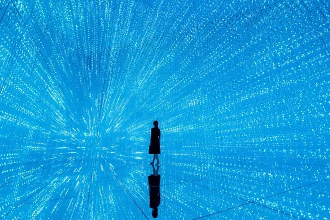 teamLab《無窮無盡的水晶宇宙》© teamLab-teamLab Planets TOKYO(豐洲光影美術展)