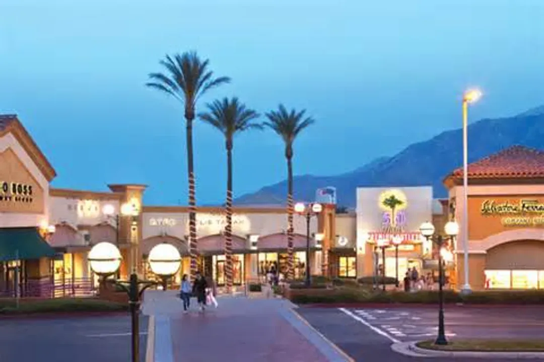 Desert Hills Premium Outlets-DESERT HILLS PREMIUM OUTLETS