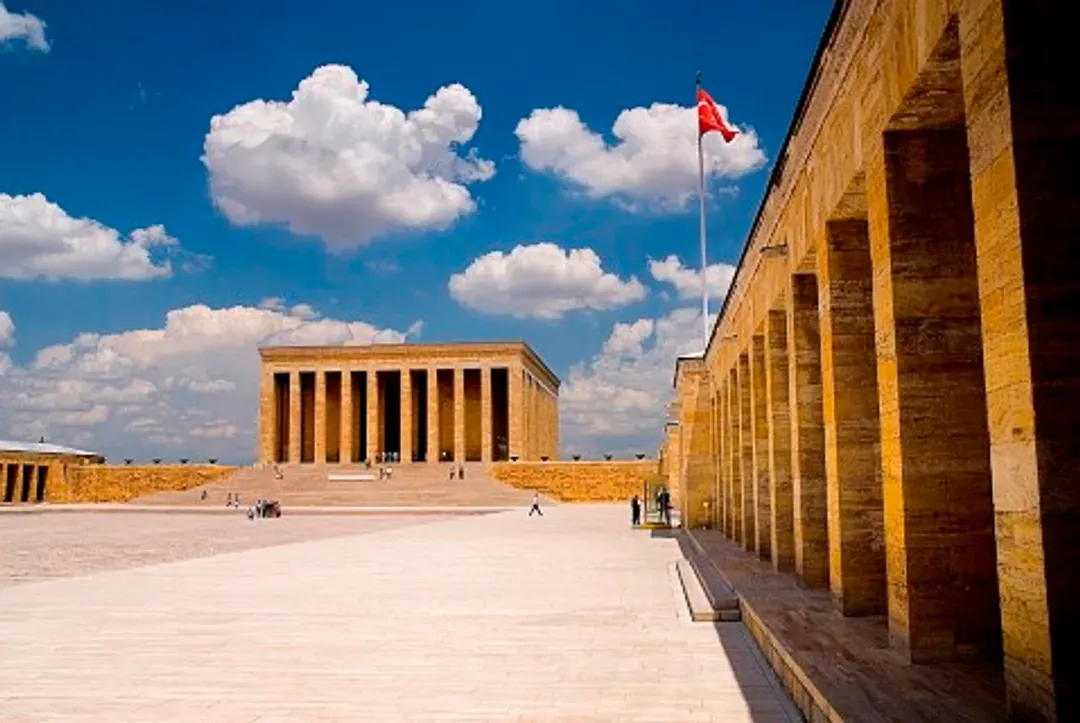 歐亞土耳其、金色阿拉伯～杜拜哈里發塔、漫步阿布達比、亞特蘭提斯饗宴、兩晚洞穴風格飯店12日-13