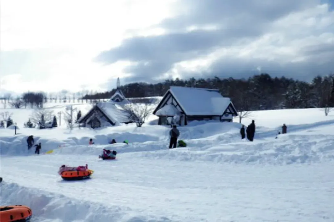 牧歌之里・雪盆、雪上甜甜圈、雪地泛舟