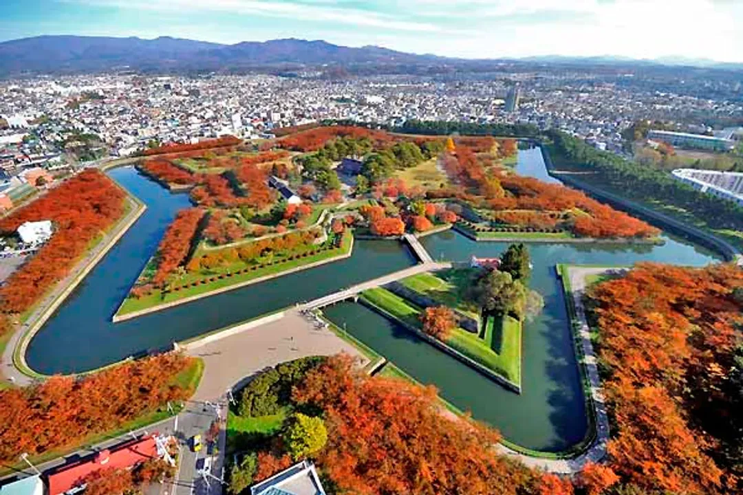 深秋北海道～小樽函館山、蔚藍海岸遊船、伊達時代村、長腳蟹溫泉香五日