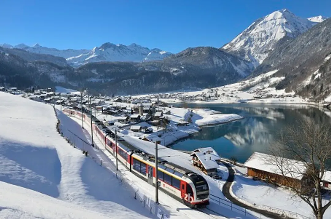 Luzern–Interlaken Express-雙景觀列車