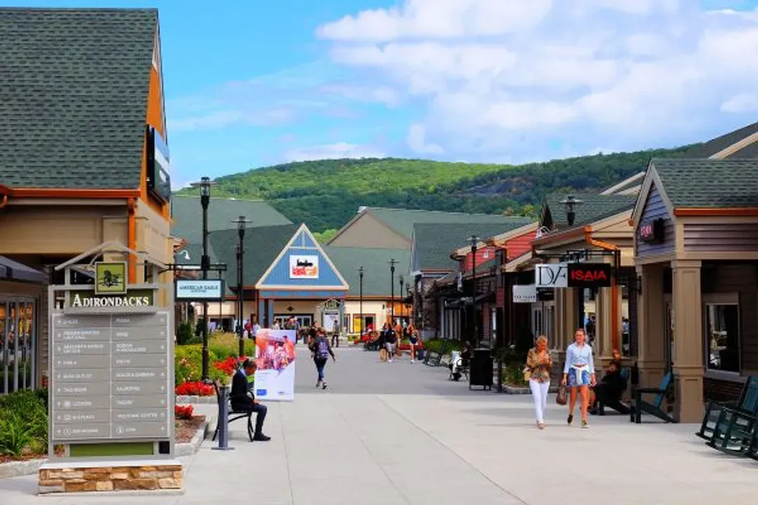 Woodbury Premium Outlets-OUTLET購物趣