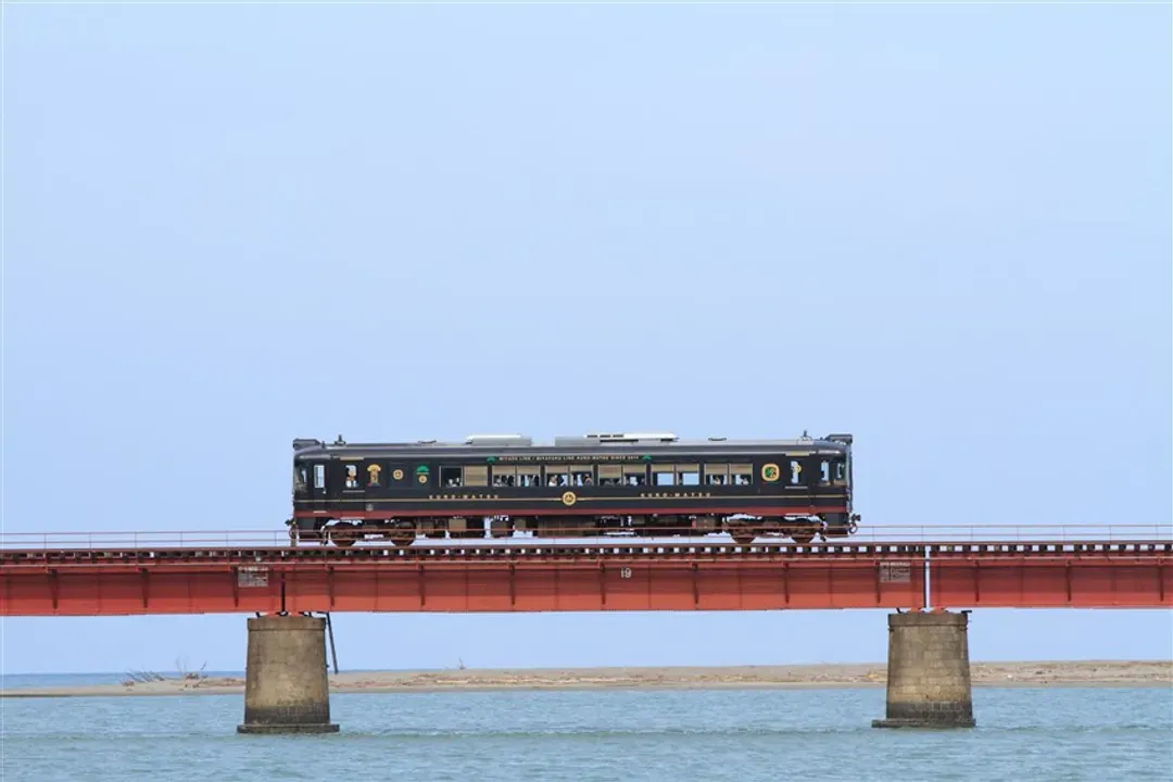 (高雄出發)初心遊｜丹後鐵道黑松海上列車｜京都三重奏x海森茶．天橋立伊根舟屋．大阪五星1晚．開運勝尾寺．蕎麥麵職人漆筷體驗．京都秘境三千院｜5日