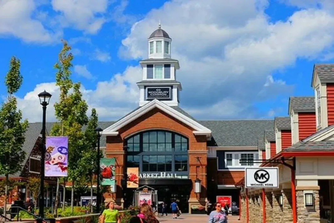 Woodbury Premium Outlets-OUTLET購物趣