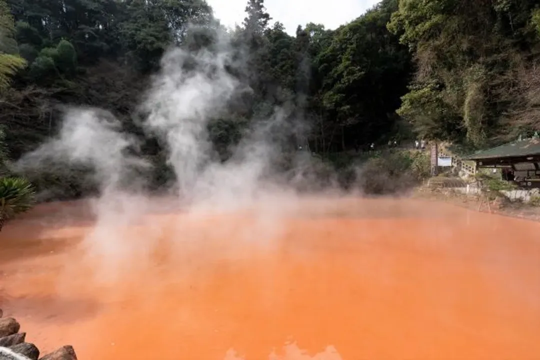 © 大分縣旅遊局-別府・血池地獄(足湯體驗)