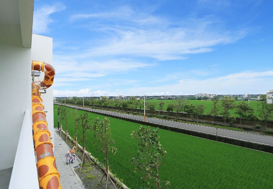 武暖ZOO親子民宿(舊館)｜長頸鹿溜滑梯