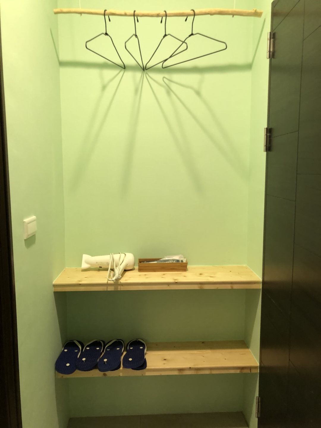 潘妮苏拉 l 垦丁大街旁