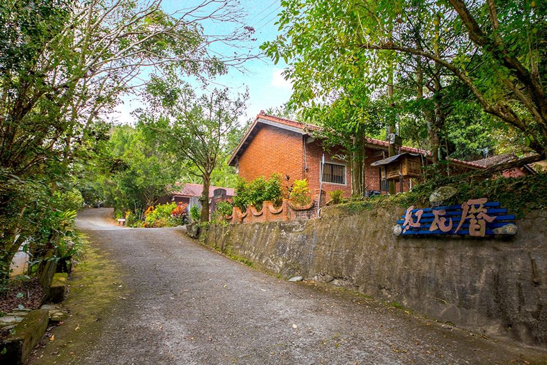 南投埔里紅瓦厝山居民宿-4