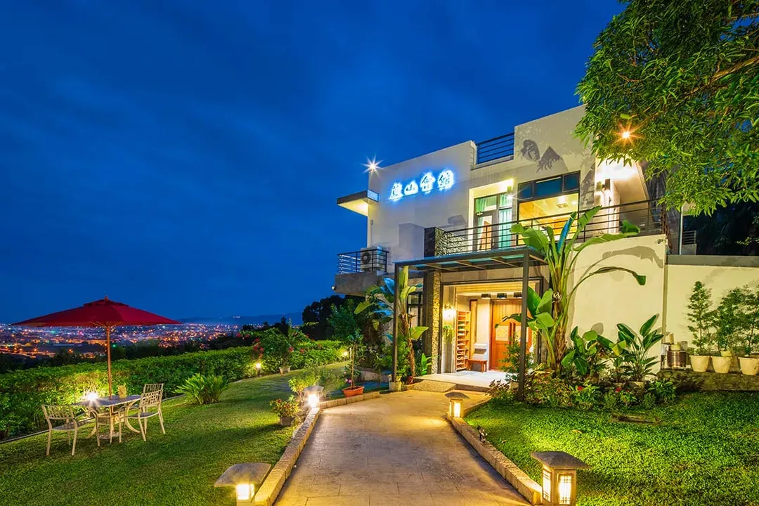 애저 빌라 (Azure Villa)