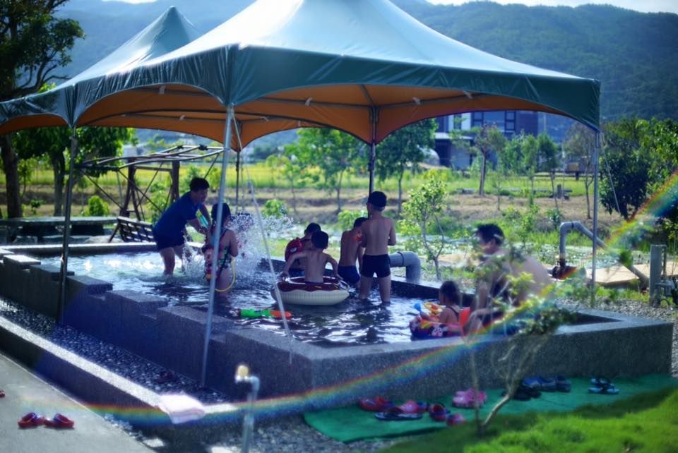 宜蘭露營,工匠家小木屋民宿｜可選購露營車房型 