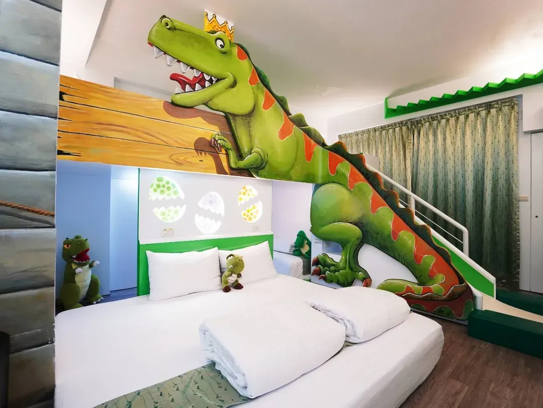 Tainan Fun Family Slide Elevator Bed and Breakfast | Near Chihkan Tower, Family Room with Slide-2