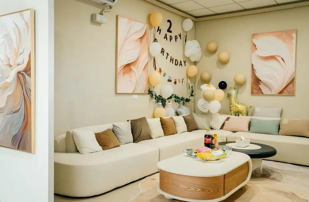 Cape 42nd Hall 2 - Parenting theme room type