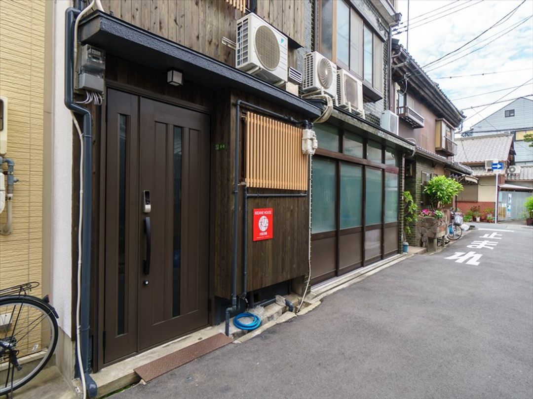 Direct to Shinsaibashi, Umeda, USJ / 800m to Kyobashi Station / Wi-Fi / Max 8