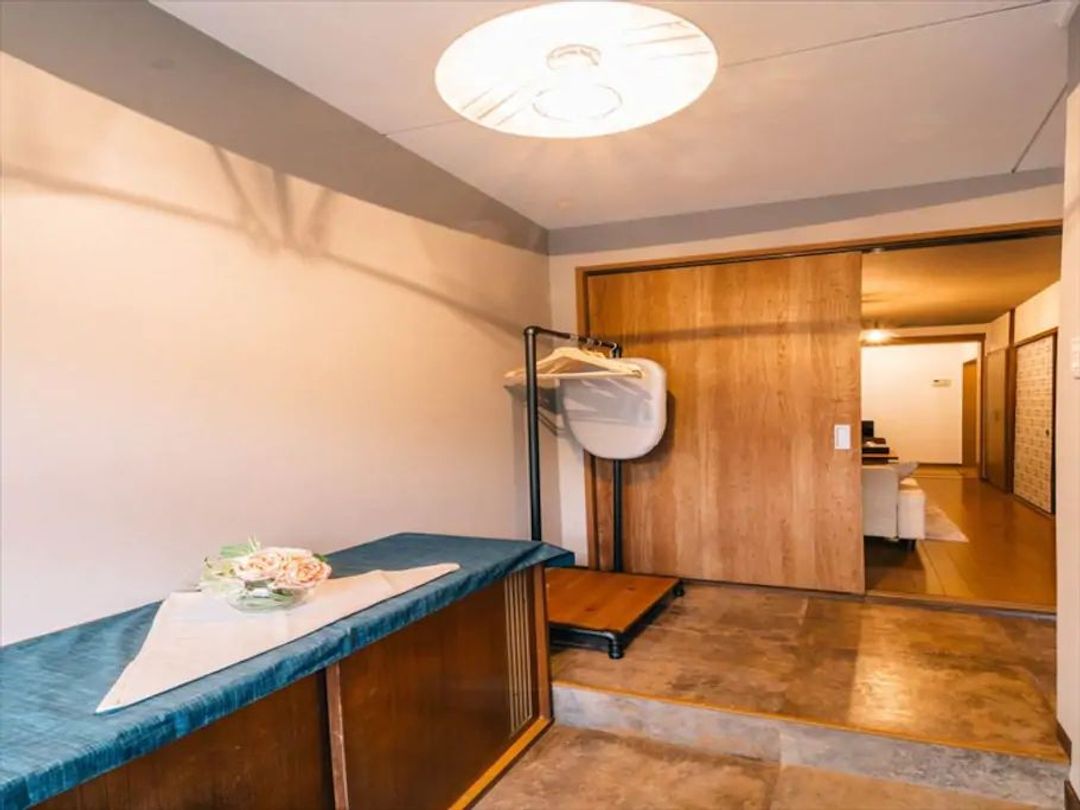 Direct to Shinsaibashi, Umeda, USJ / 800m to Kyobashi Station / Wi-Fi / Max 8
