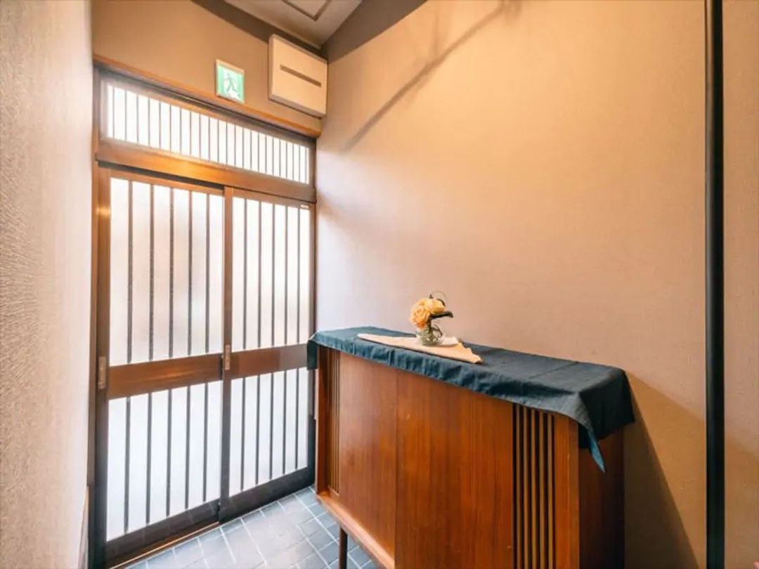 Direct to Shinsaibashi, Umeda, USJ / 800m to Kyobashi Station / Wi-Fi / Max 8