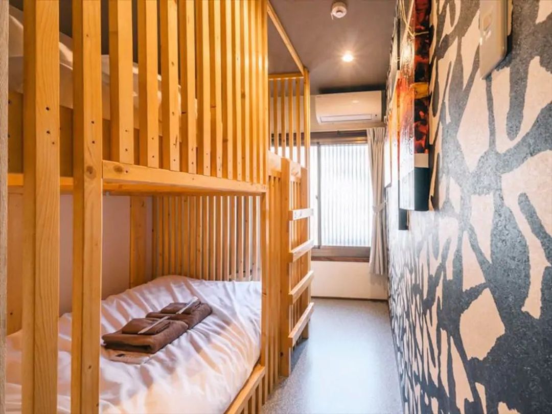 Direct to Shinsaibashi, Umeda, USJ / 800m to Kyobashi Station / Wi-Fi / Max 8