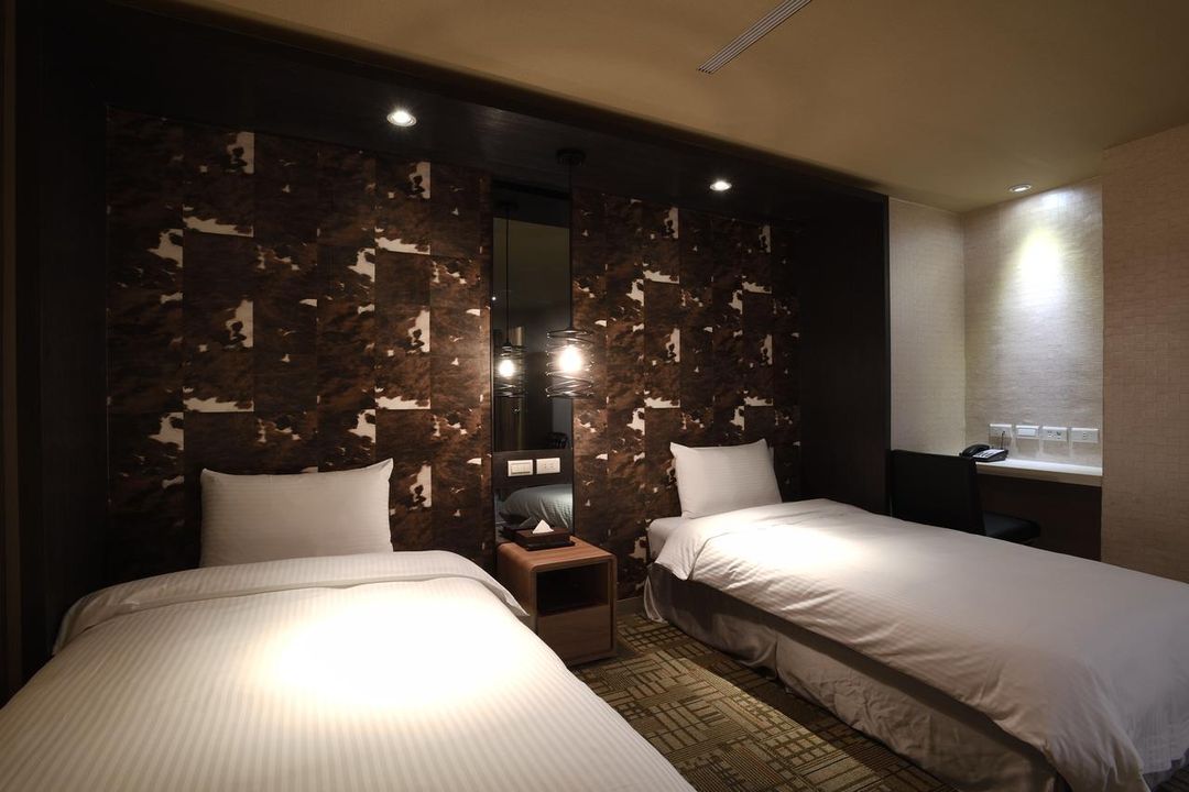 이스트 드래곤 호텔 (EAST DRAGON HOTEL)