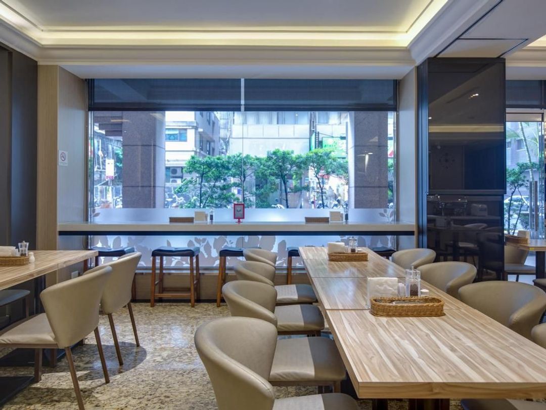 이스트 드래곤 호텔 (EAST DRAGON HOTEL)