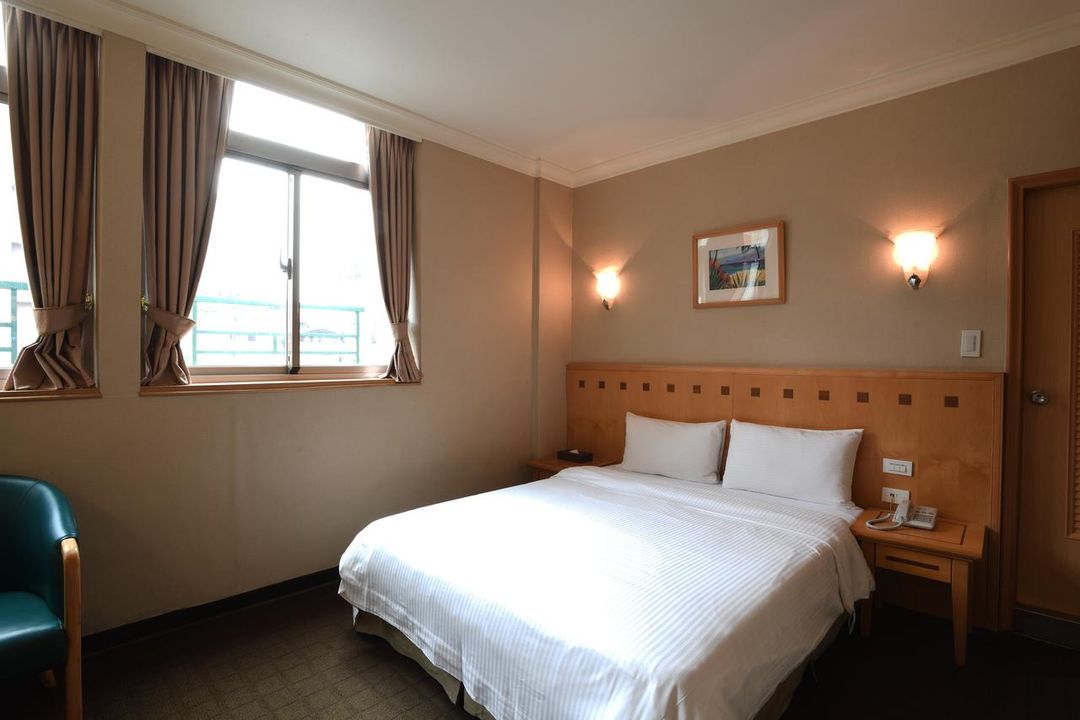 이스트 드래곤 호텔 (EAST DRAGON HOTEL)