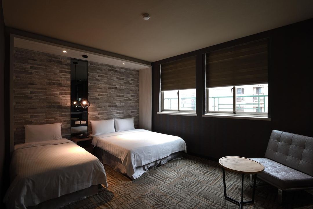 이스트 드래곤 호텔 (EAST DRAGON HOTEL)