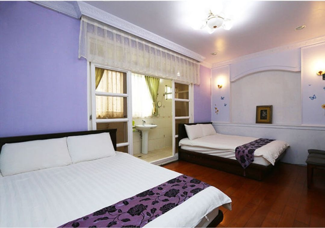 Dongshan left bank bed and breakfast
