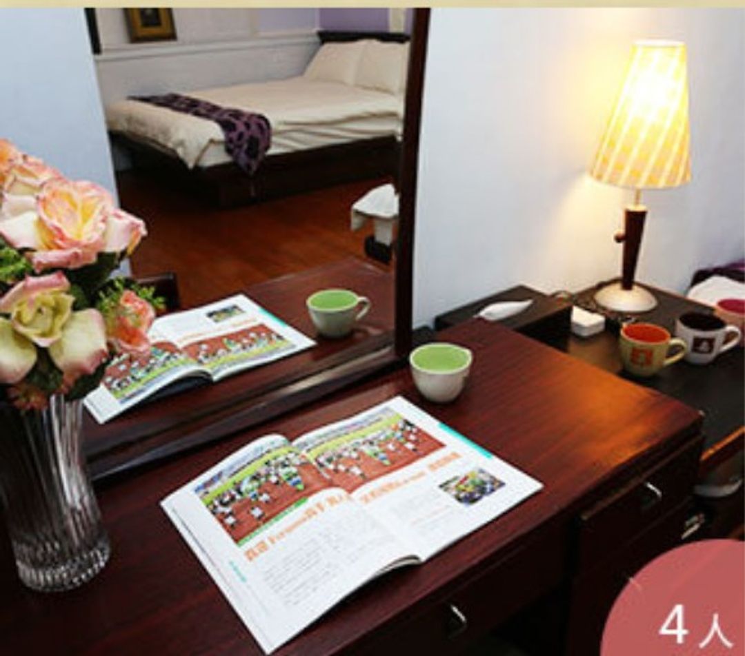 Dongshan left bank bed and breakfast