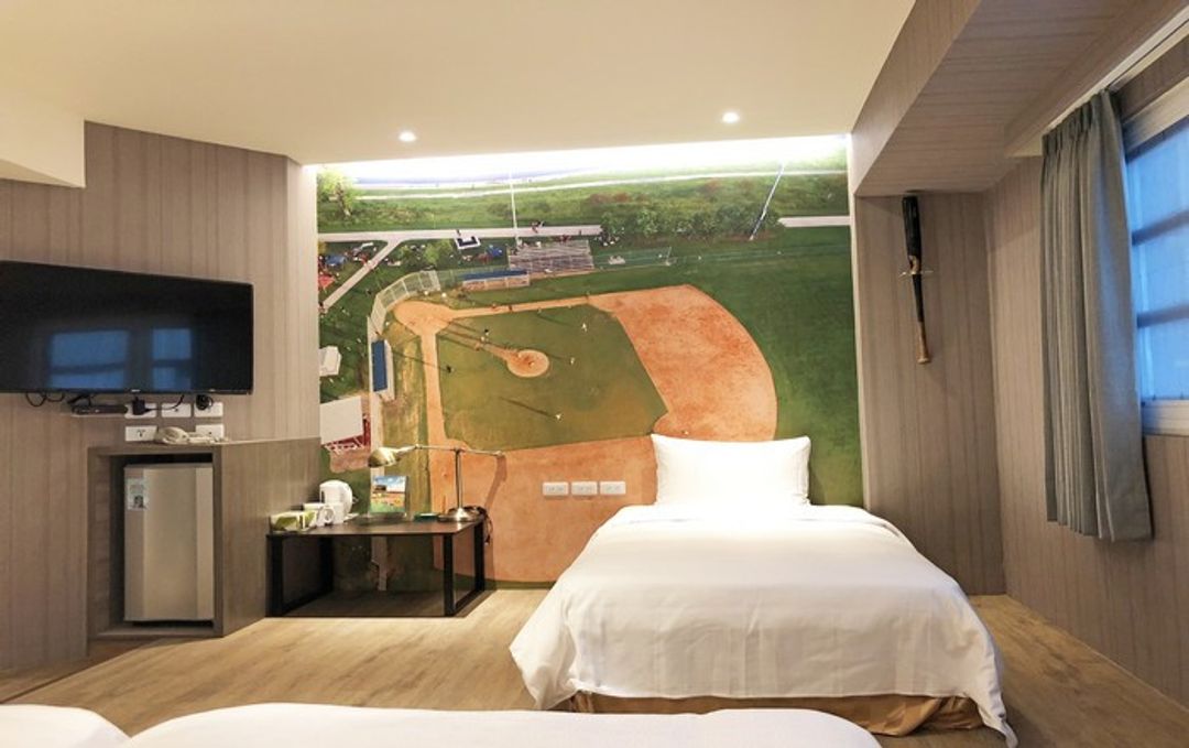 Leyi Wenlv - Liuhe Night Market Baseball Stadium