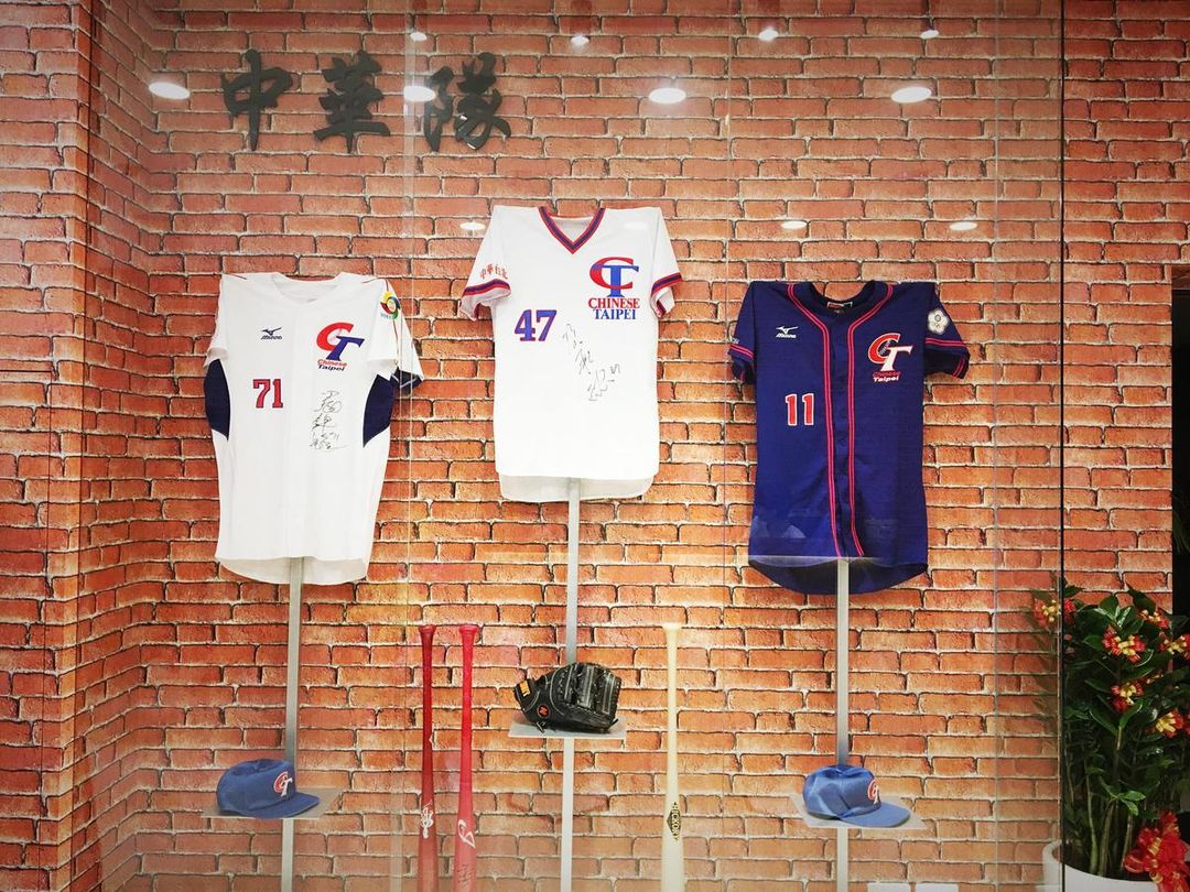 Leyi Wenlv - Liuhe Night Market Baseball Stadium