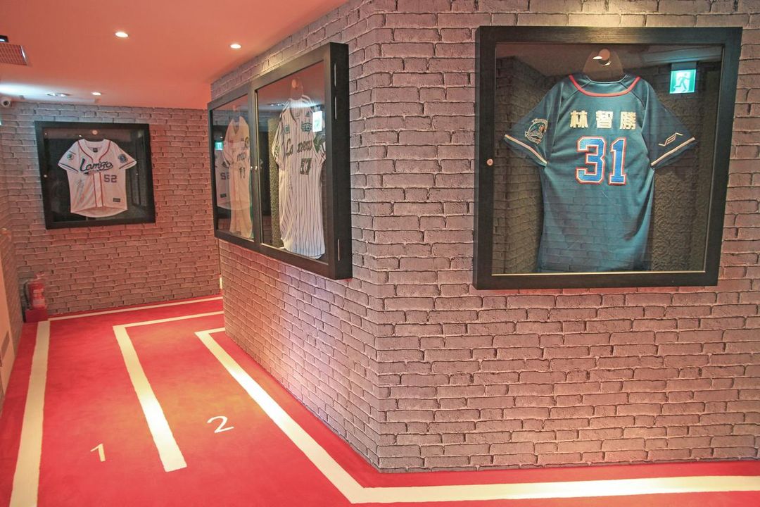 Leyi Wenlv - Liuhe Night Market Baseball Stadium