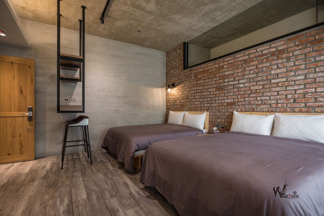 Wild Hotel-2