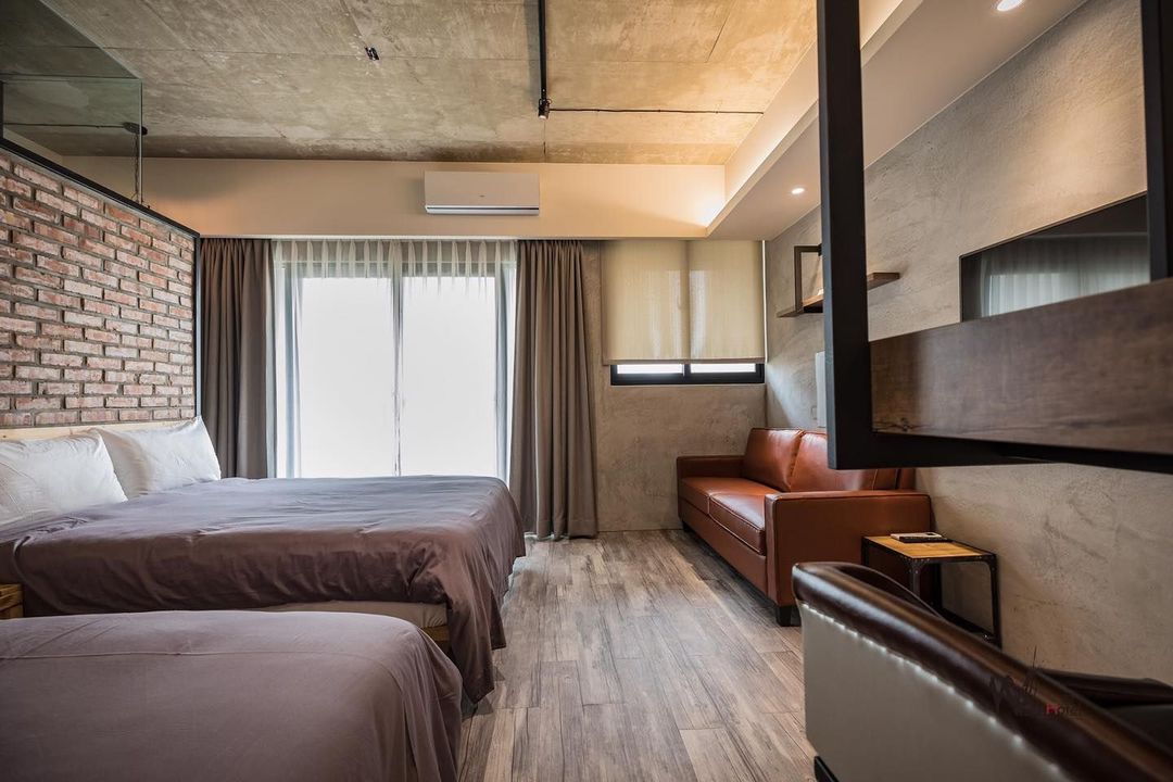 Wild Hotel-1