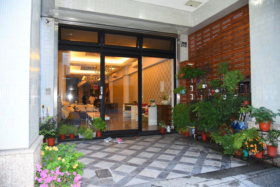 花蓮愛上巴黎民宿 | 市區｜文化創意產業園區＆城隍廟&鐵道遺址