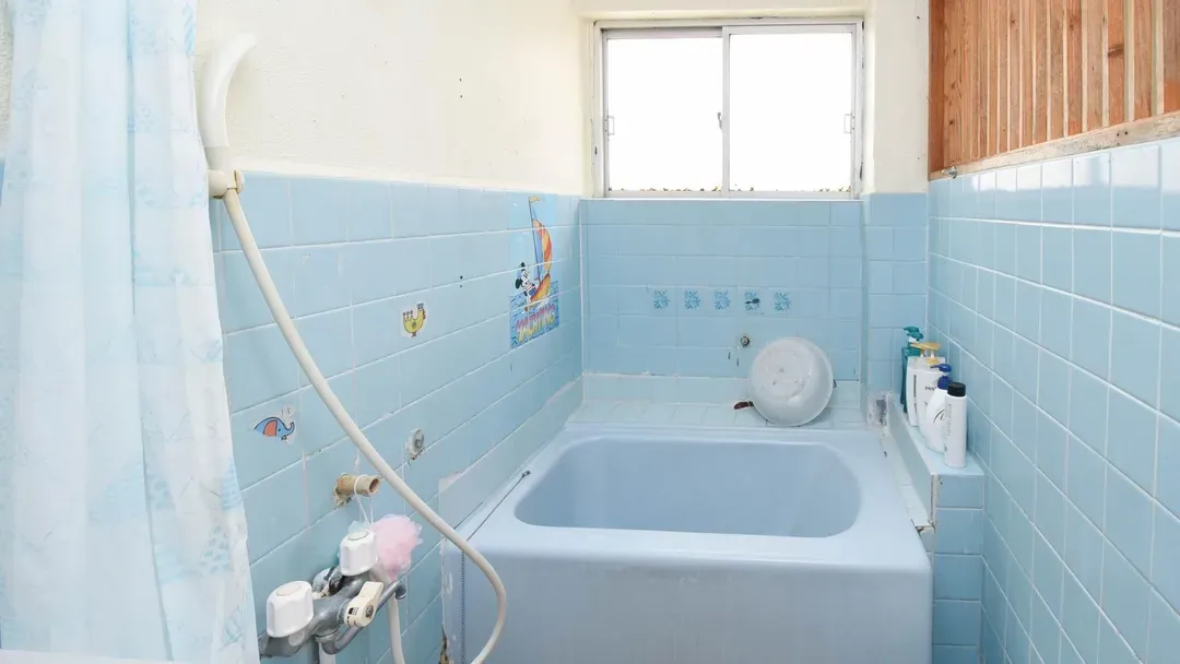 120 square meters private! 2 floors! A convenient location within the international street arcade