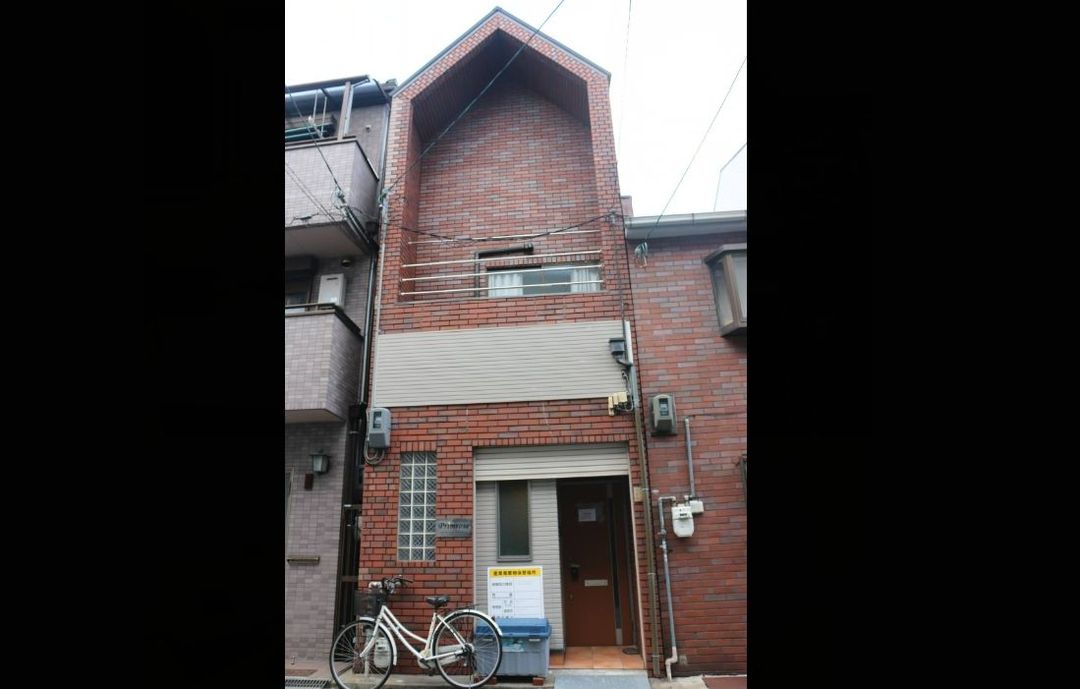 뉴 하우스, 신사이바시까지 1분