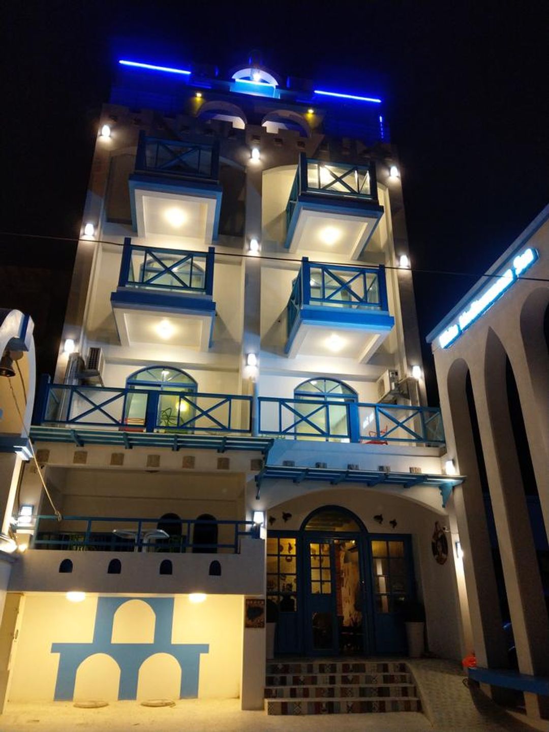 화이트 메디테리언 호스텔 (White Mediterranean Hostel)