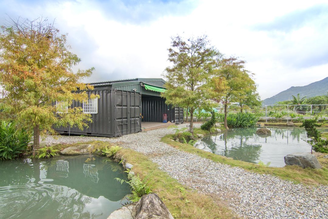 花蓮藍天普悠瑪民宿 | 景觀綠地x生態水池 | 親子友善｜原住民風味早餐