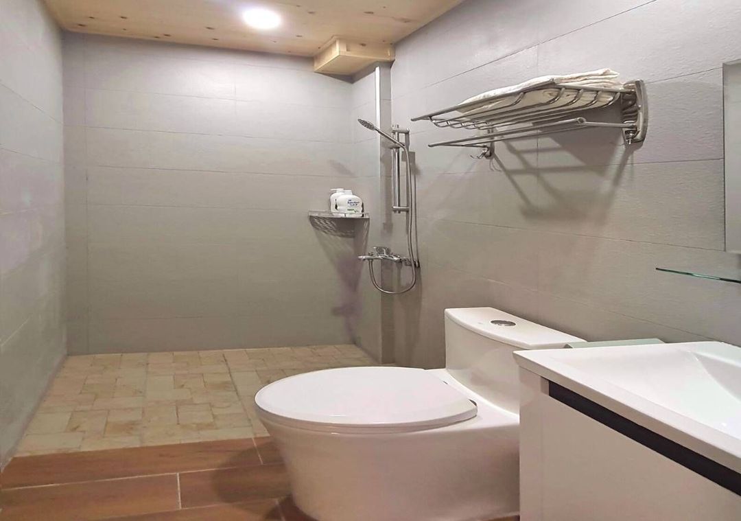 Winwing Homestary near by  Hualien Railway Station