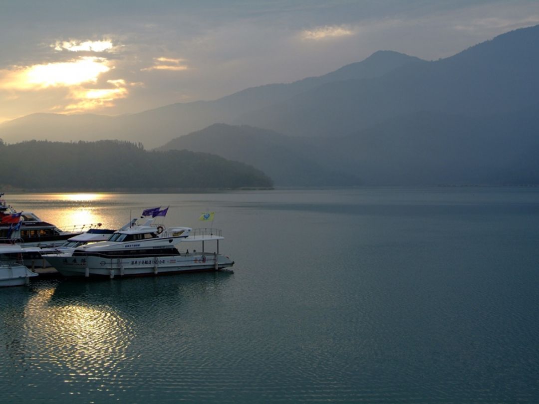 日月潭湖景渡假旅店